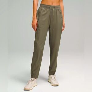 Lululemon Ease of Mind Joggers Women’s Size 6